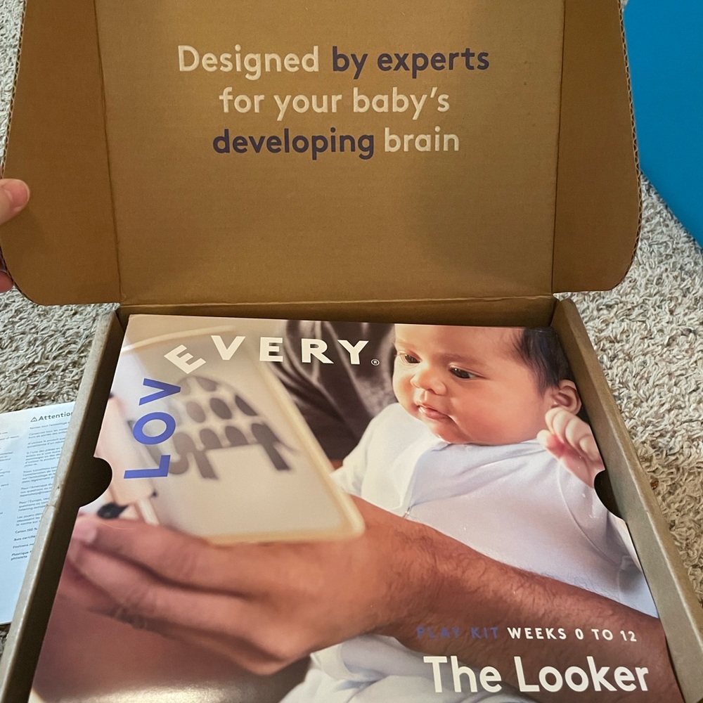 Lovevery Play Kit “The Looker”